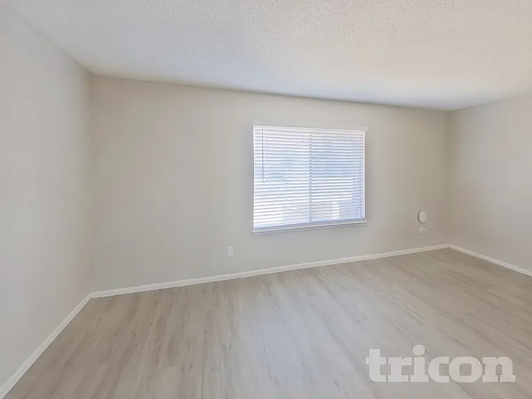 1628 E Saint Anne Ave — Photo 4