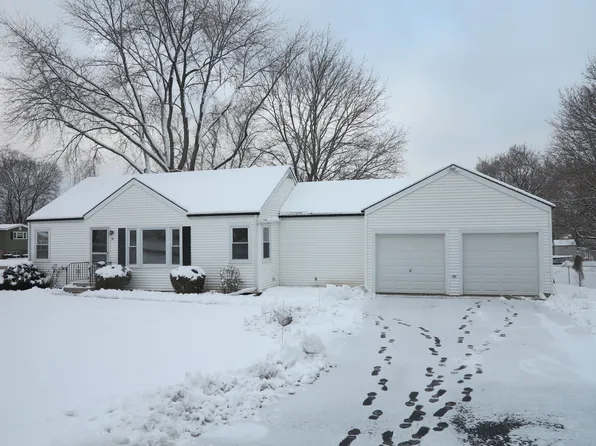 34 Evergreen St, Lake Zurich, IL 60047