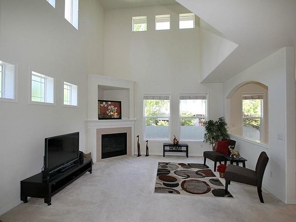 2nd image of 17233 NE 25th Way