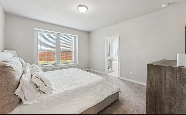 5 bed, 3076 sqft, $3,885 — Photo 3