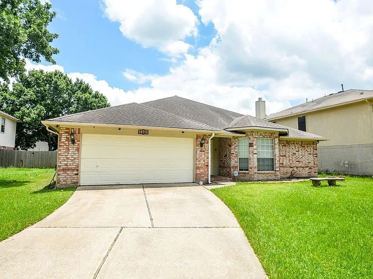 19715 Lindenfield Ct — Photo 2