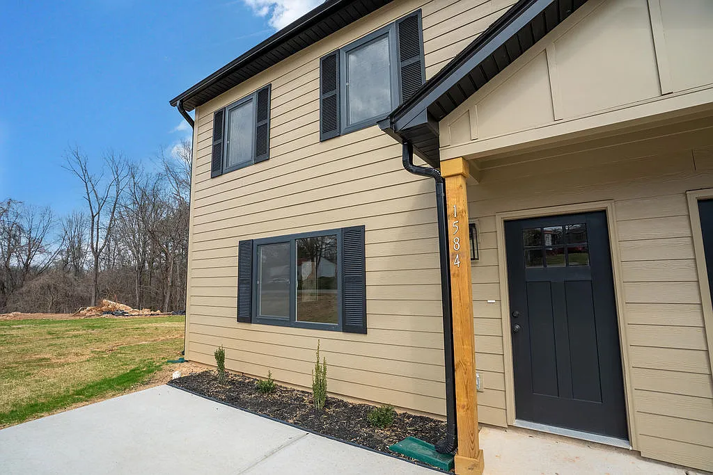 3 bed, 1.5 bath, 1300 sqft, $1,650 — Photo 2