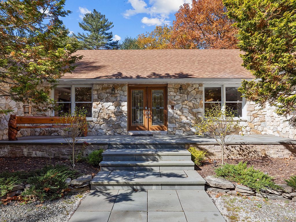 125 Rimstone Ct - Property Image