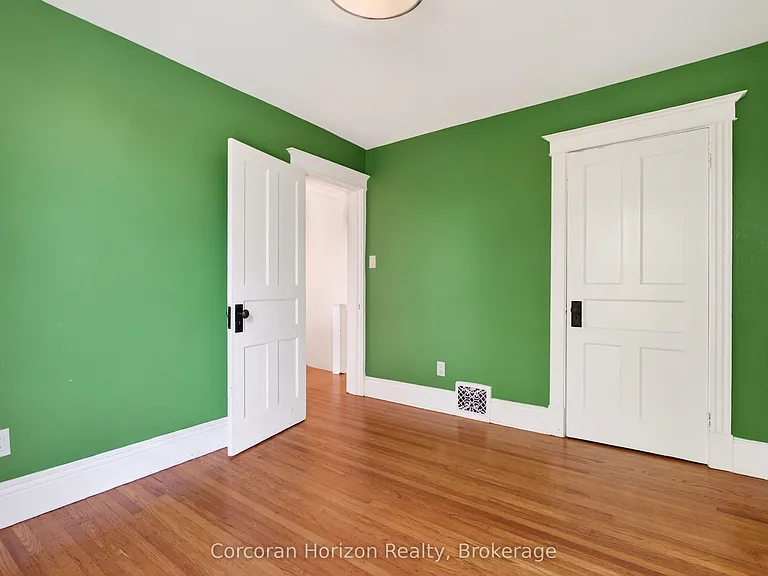 520 John St N — Photo 35