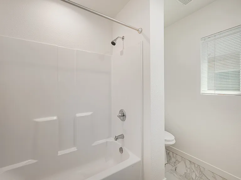 Bathroom (Toilet & Full Bathtub)