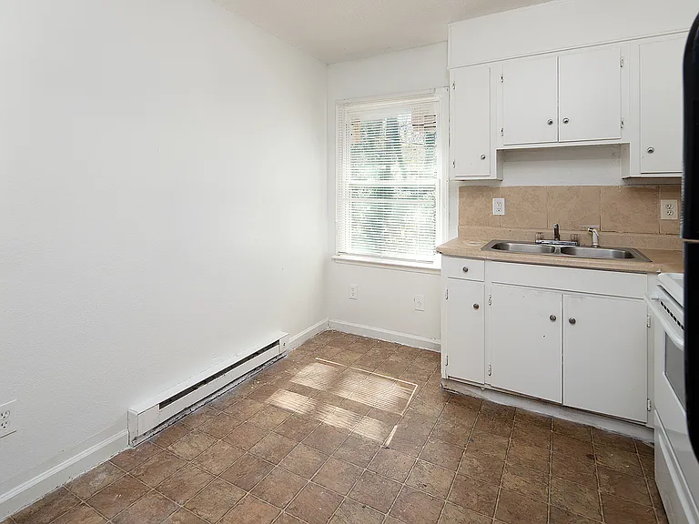 2718 Crescent Ln #D — Photo 9