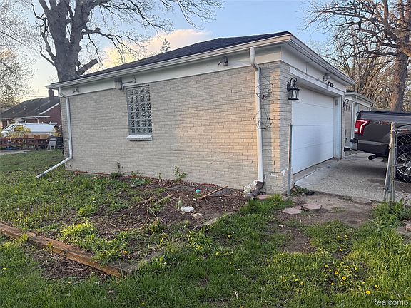 4th image of 20088 Woodland St