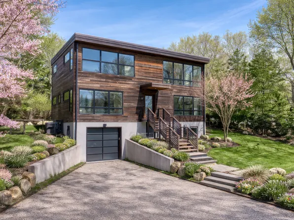 23 Robeson Blvd, Sag Harbor, NY 11963