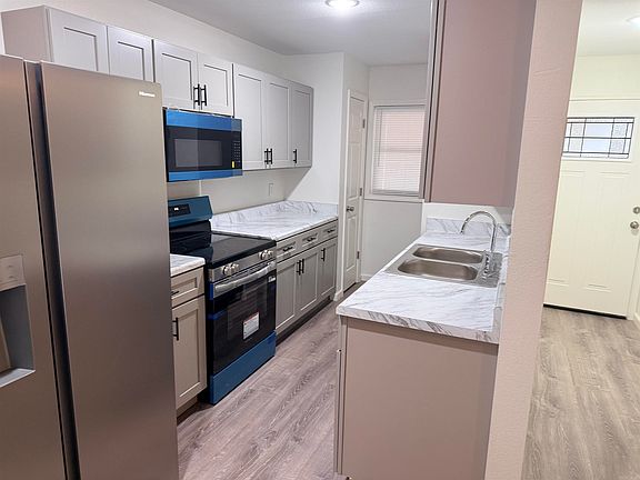 2nd image of 300 W Easy St
