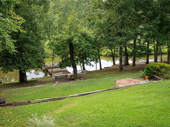 2nd image of 232 Lakeshore Dr NE