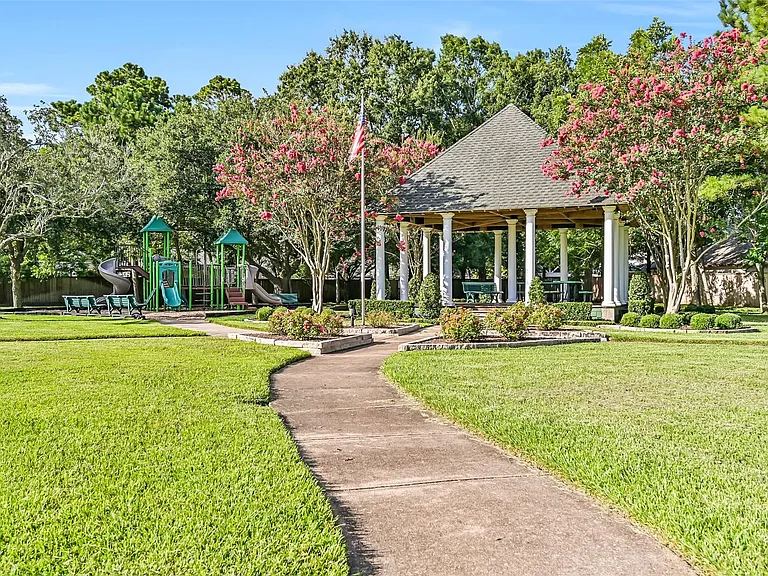 513 Meadow Bend Dr — Photo 35