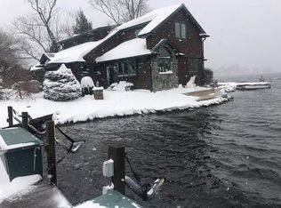 15 Holiday Point Rd, Queensbury, NY 12804