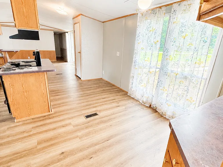 20766 Hamlet Dr — Photo 12