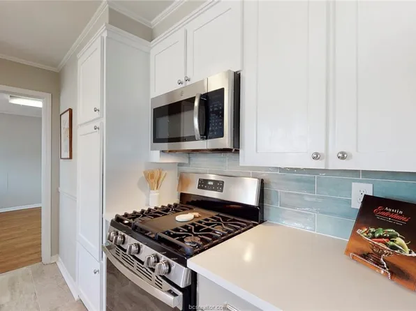 303 Fairway Dr, Bryan, TX 77801