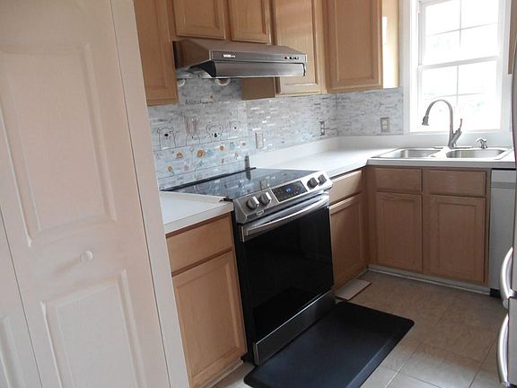 3rd image of 106 Crestview Dr