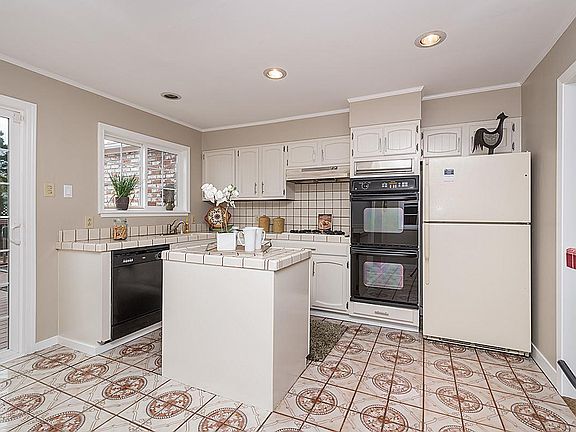 5th image of 275 Aviador Ave