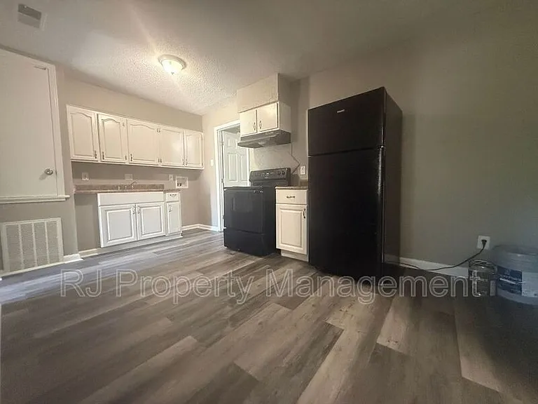 3981 Maynard Dr — Photo 5
