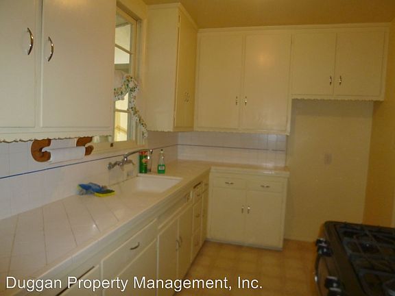 2nd image of 2030 N Clybourn Ave
