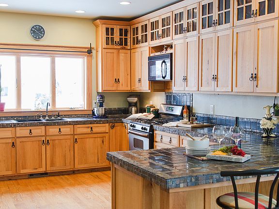 Red oak flooring/cabinetry