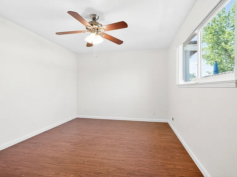 2203 Del Rio Dr — Photo 37