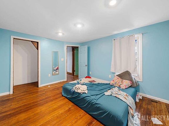 5th image of 88 Woodbridge Ave