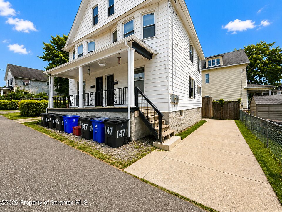 1st image of 747-749 Roberts Ct
