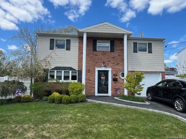 385 Garden Street, West Islip, NY 11795