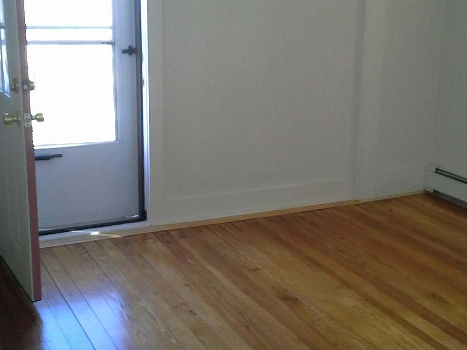 2nd image of 77 Uxbridge St #2