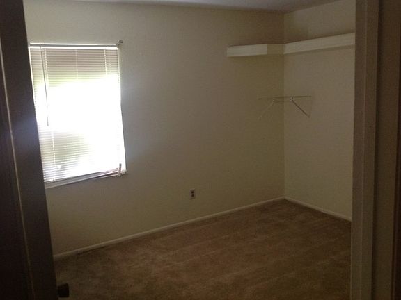 5th image of 860 23rd Pl SW