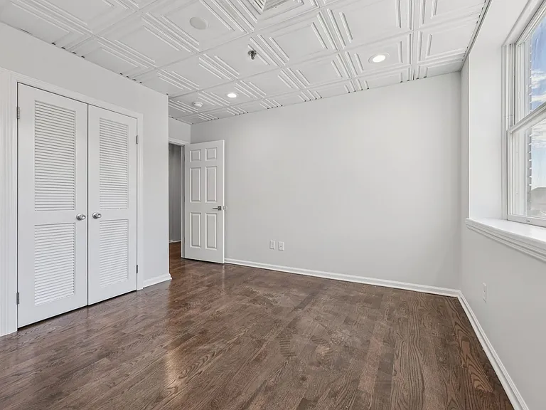 331 Bloomfield Ave — Photo 7
