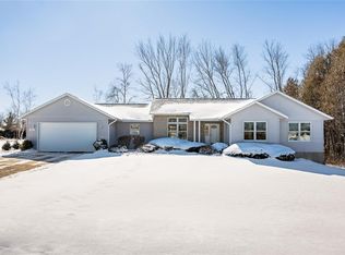 5811 Sanden Rd, Cedar Rapids, IA 52411