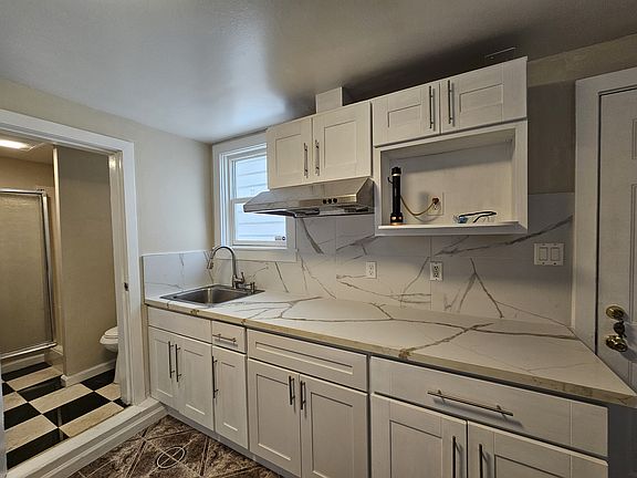 5th image of 1515 Thomas Ave #B