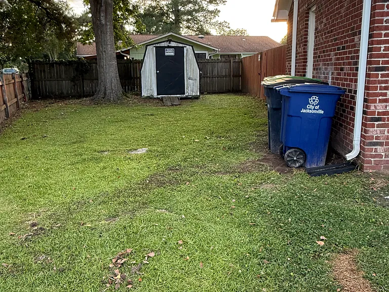 208 Chatham Ct — Photo 21