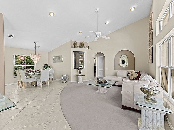 3rd image of 4417 Edinbridge Cir #38
