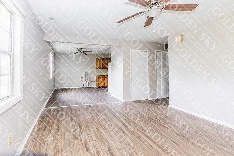 3 bed, 1.0 bath, $899 — Photo 3