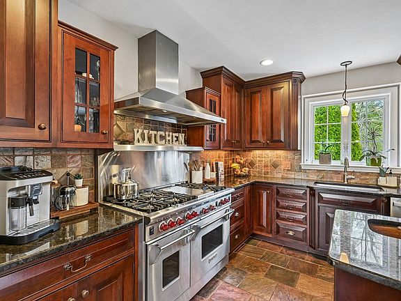 4th image of 11 Longmeadow Road