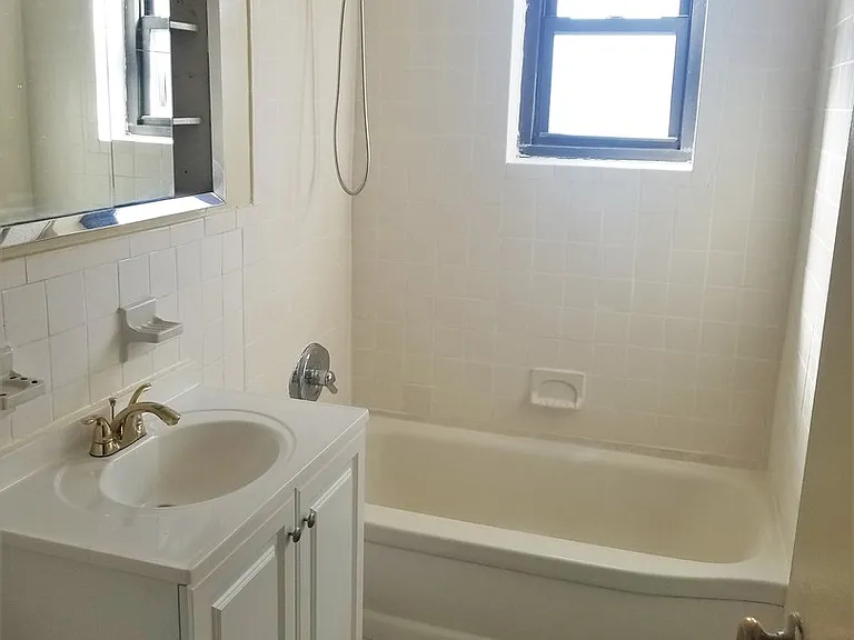 Martin Manor — Photo 19