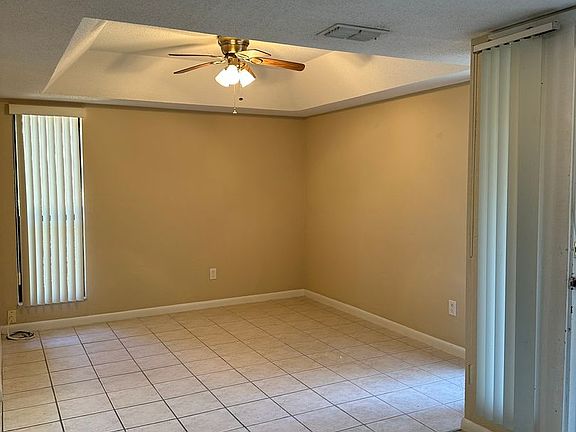 4th image of 7 Greenbriar Ct