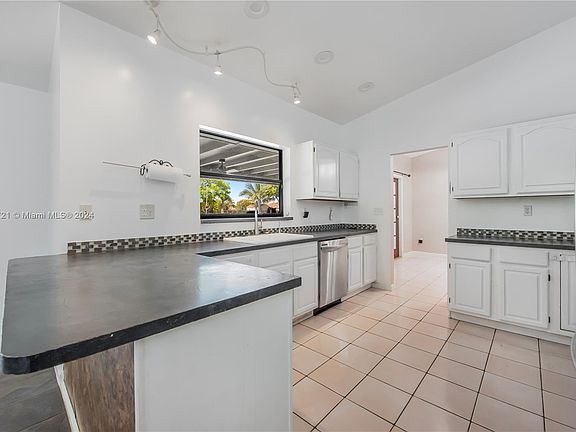 5th image of 1453 NW 20th St #1453