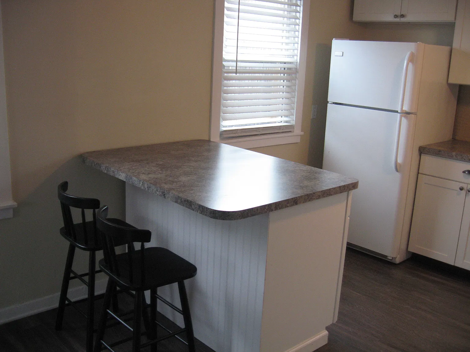 2 bed, 900 sqft, $1,200 — Photo 2