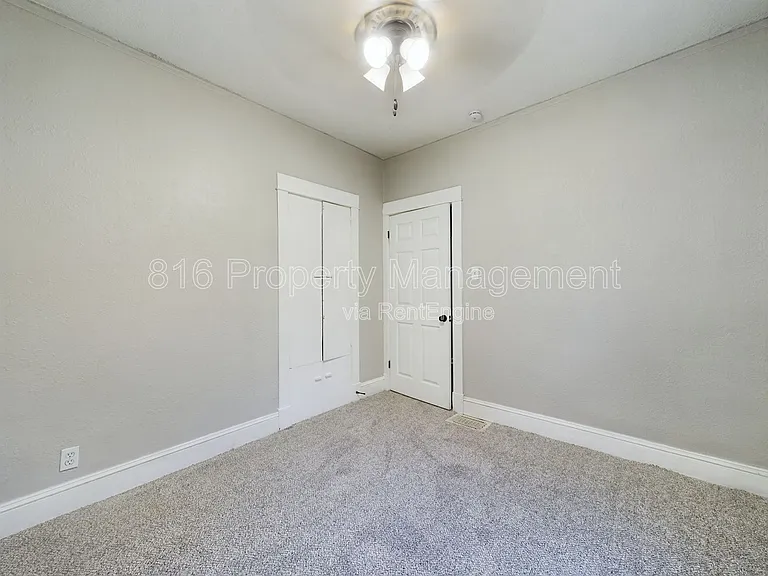 2323 Lister Ave — Photo 9