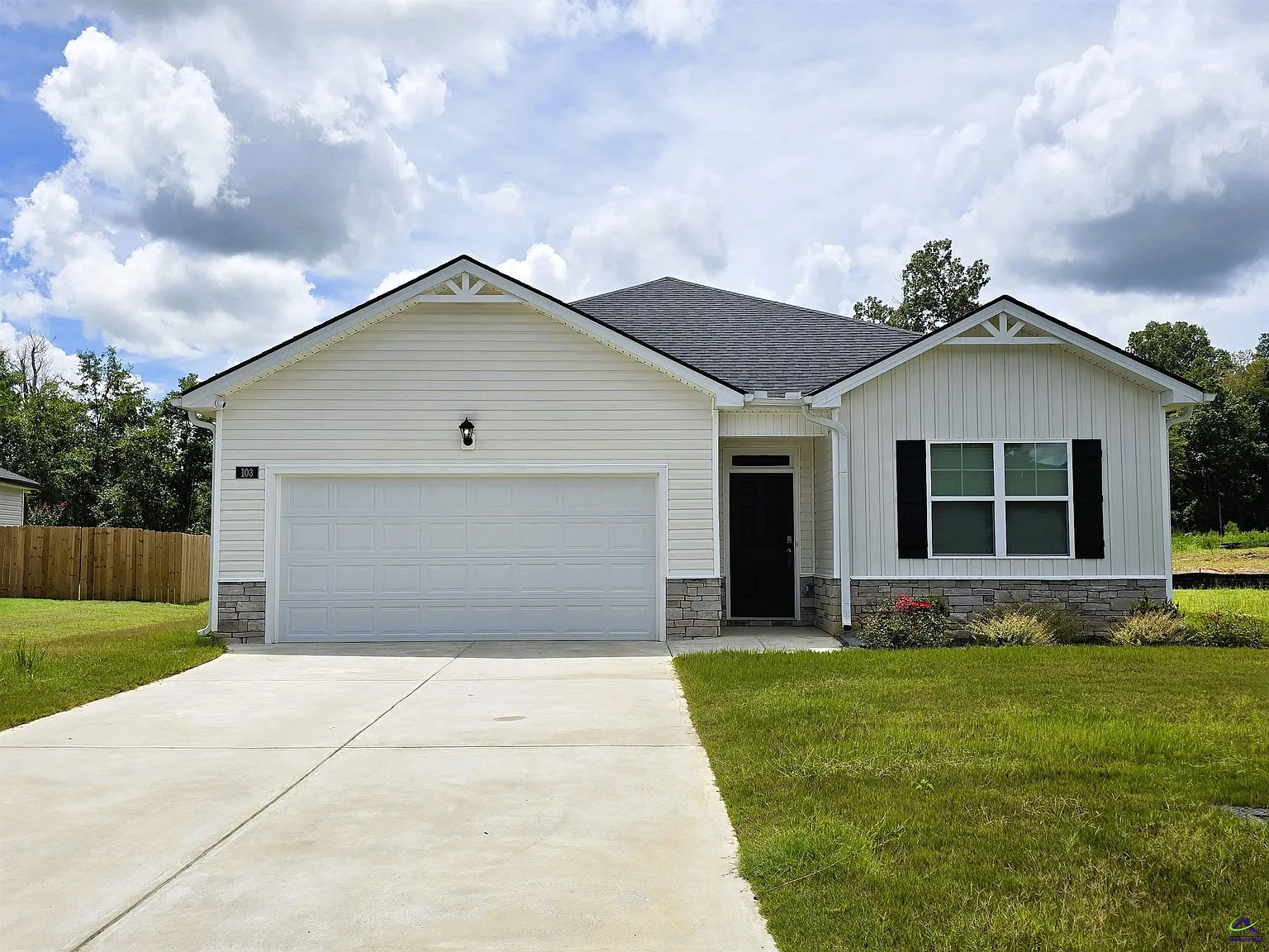 4 bed, 2.0 bath, 1772 sqft, $2,195 — Photo 2