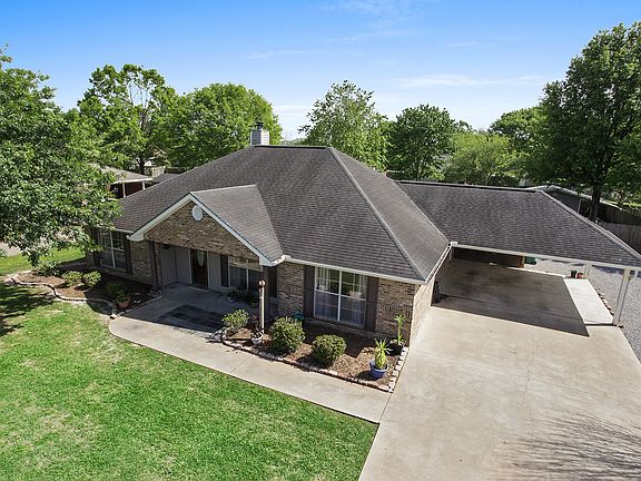 2nd image of 211 Nicole Dr