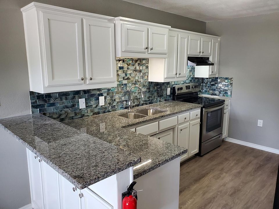 1st image of 504 W Franklin St APT 202