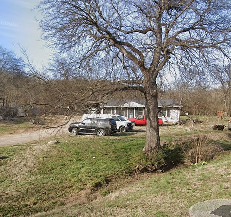 1st image of 642 W Green Ln