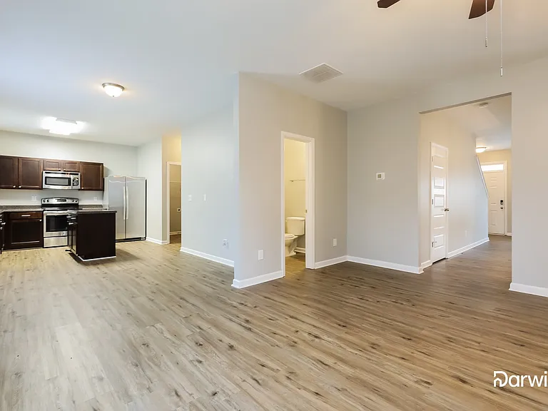 358 Lamont Ln — Photo 2