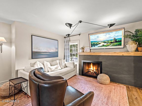 4th image of 1008 Fairmount Blvd