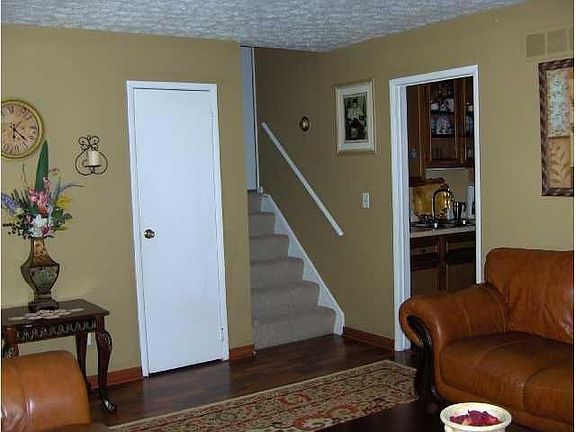 3rd image of 4991 Mengel Ln