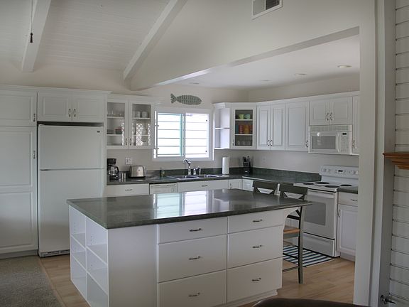 4th image of 618 1/2 Acacia Ave