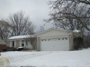 727 Southampton Rd, Auburn Hills, MI 48326